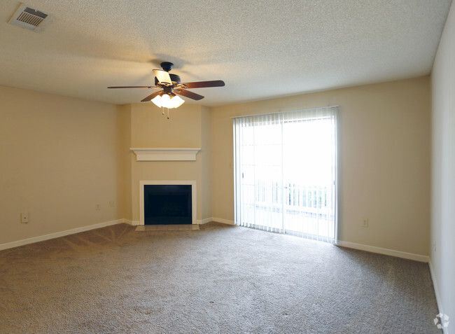 1HAB, 1BA - Área de estar - Azalea Ridge Apartments