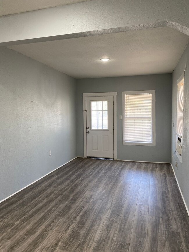 Building Photo - NICELY RENOVATED 2-BEDROOM HOUSE IN GOVERNMENT HILL