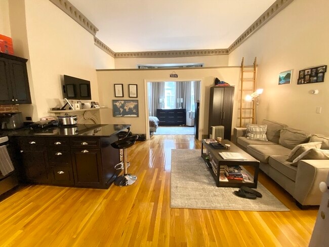 Building Photo - 103 Beacon St