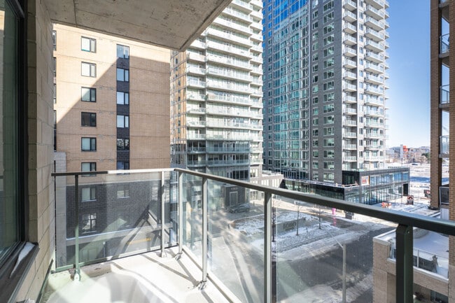 Building Photo - 90 Champagne Ave S