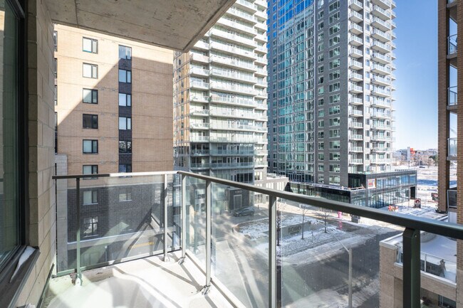 Photo du bâtiment - 90 Champagne Ave S