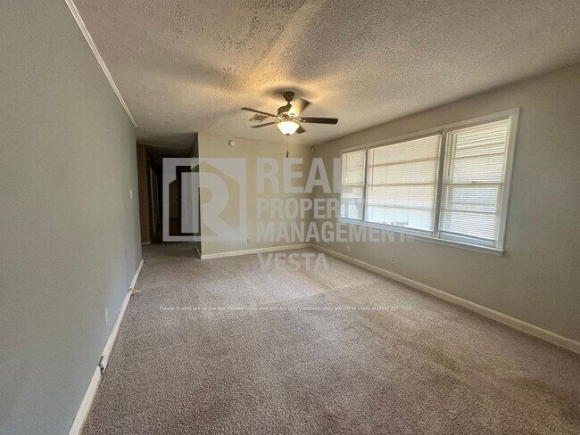 Foto del edificio - 2775 Reynolds Dr