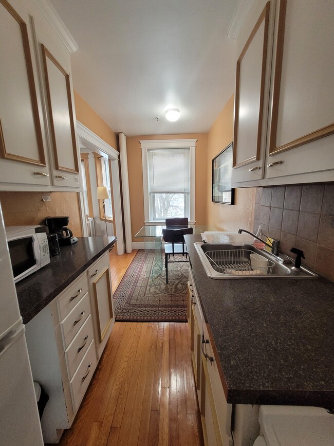 Building Photo - 118 Riverway