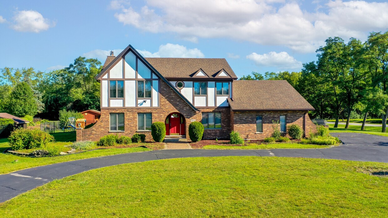 Foto principal - 9800 Wild Cherry Ln