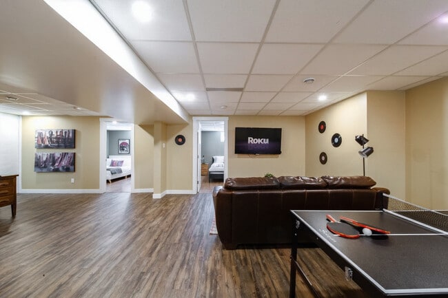 Photo du bâtiment - 5415-111A 111a St NW