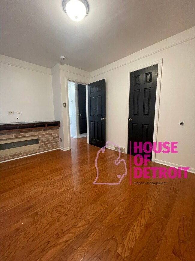 Foto del edificio - 3 BEDROOM 1 BATH BUNGALOW FREE PRE-SCREEN