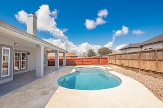 Building Photo - 13834 Eaglesnest Bay Dr