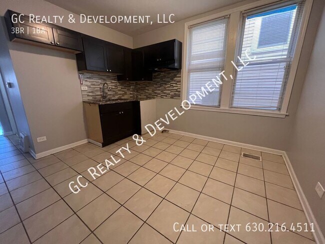 Foto del edificio - ***3 BR / 1 BATH / GRANITE / GARAGE SPACE ...