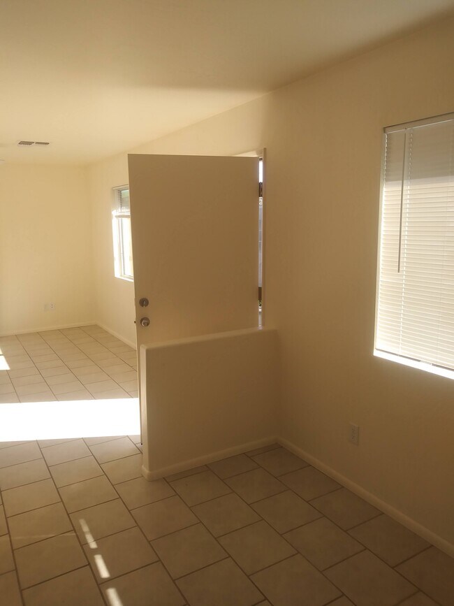 Building Photo - 90 E Cliff House Dr