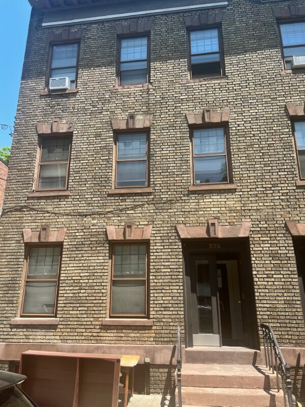 Primary Photo - 371 Hudson Ave
