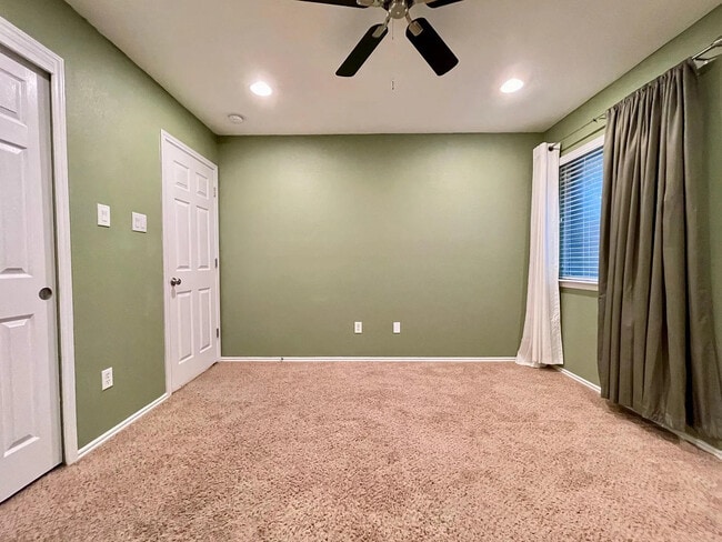 Foto del edificio - 3468 Flowstone Ln
