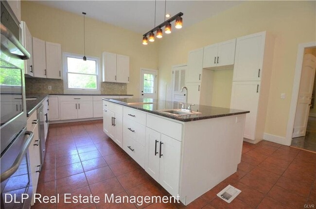 Building Photo - 5 br, 2.5 bath House - 1 Harmony Terrace