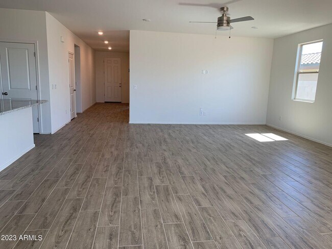 Foto del edificio - 2340 W Sunland Ave