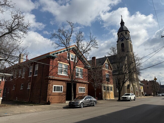 Foto del edificio - 329 Taylor Ave