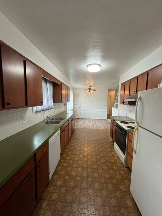 Building Photo - 521