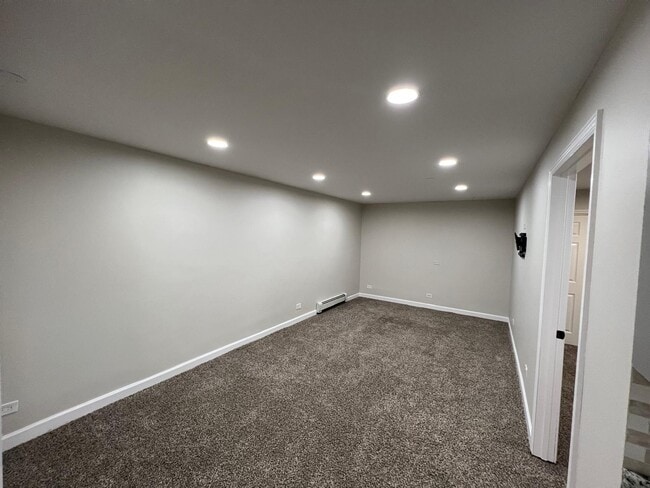 Building Photo - 1086 N Northwest Hwy