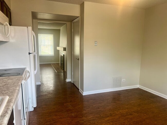 Building Photo - 3 Bedroom available Near Cherry Creek State Park!