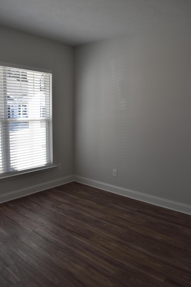 Foto del edificio - 4310 Beautiful Pond Pk