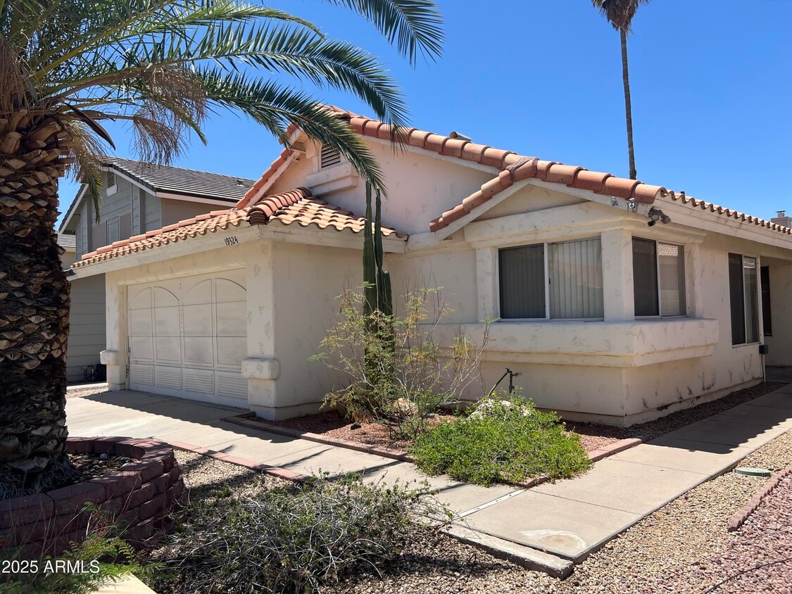 Primary Photo - 19324 N 76th Dr