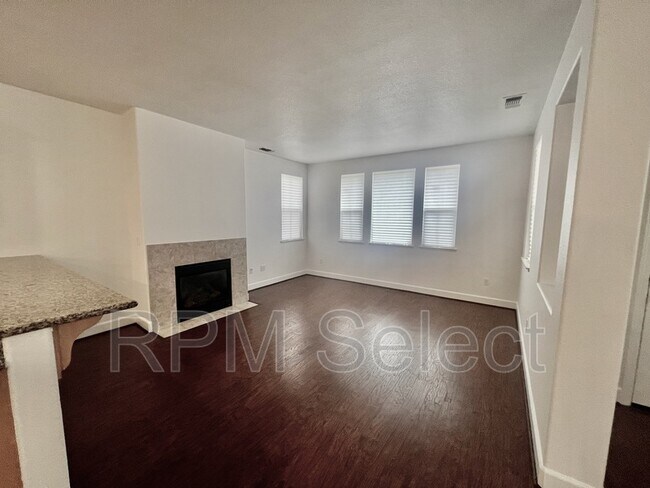 Building Photo - 473 Lexington Dr