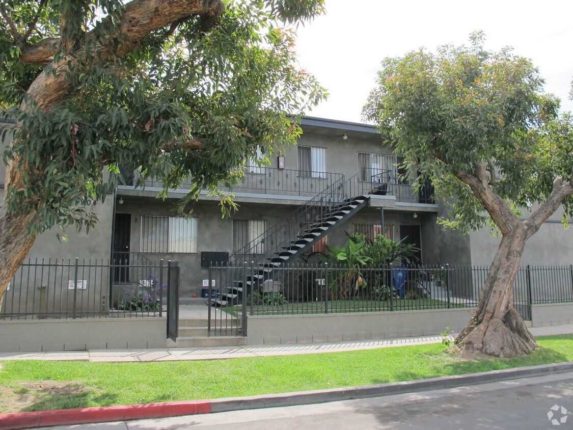 Building Photo - 2904 9th Ave