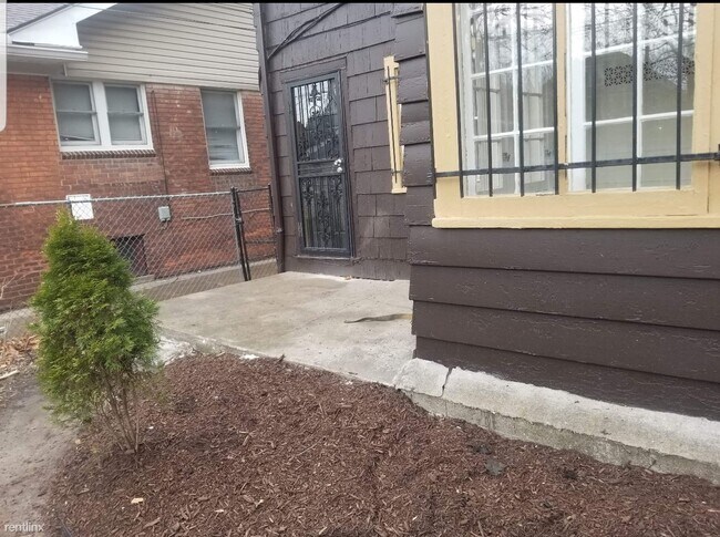 Foto del edificio - 3 br, 1.5 bath House - Russell Woods