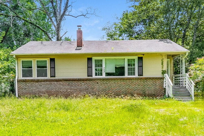 Building Photo - 707 Sunny Ln Dr NE