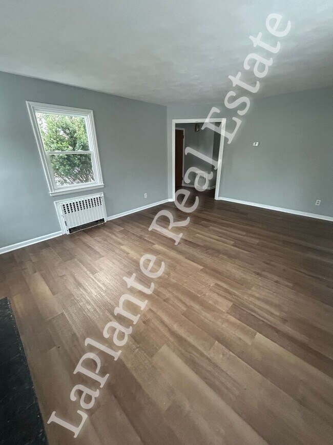 Building Photo - Cozy 2-Bed Home in Toledo