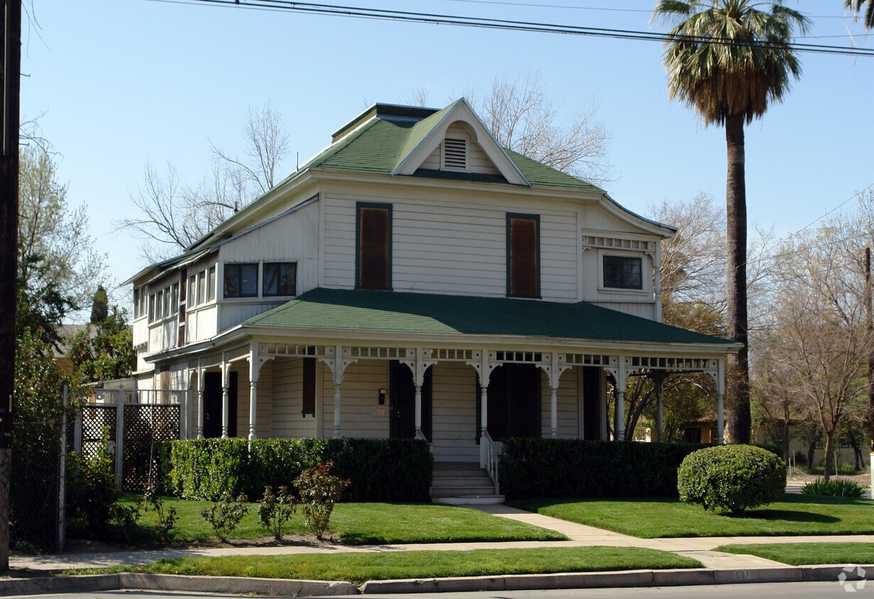 Foto principal - 591 W 9th St