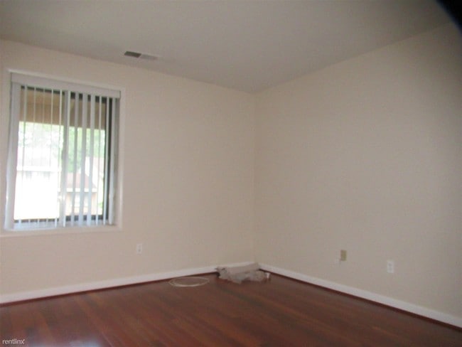 Building Photo - 2 br, 2 bath House - 4 Cross Keys Rd Apt F