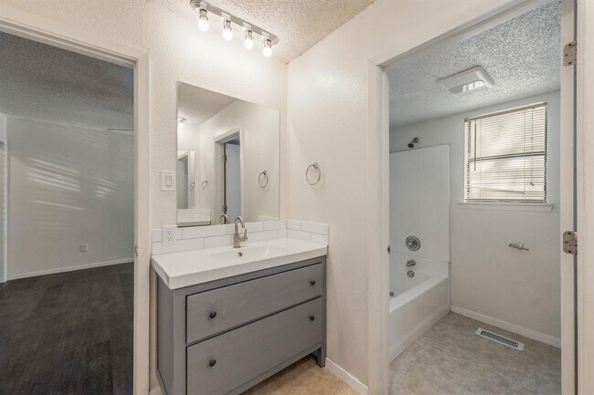 Foto del edificio - 4518 Speedway