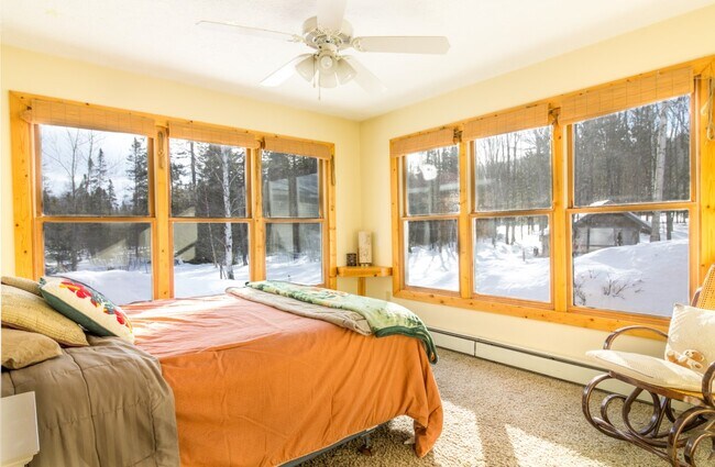 Foto del edificio - 120 Maple Ridge Rd