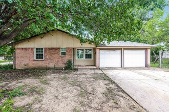 Building Photo - 1754 E Red Bird Ln