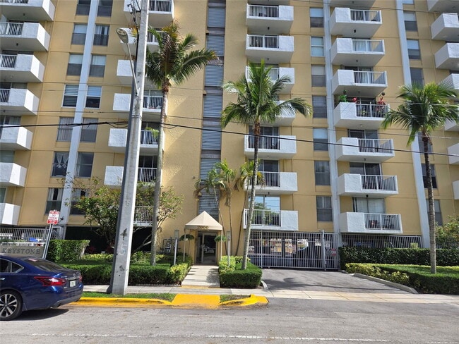 Foto del edificio - 2000 NE 135th St