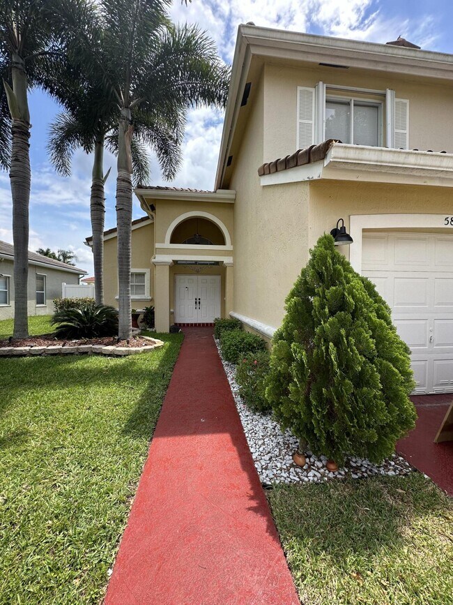Foto del edificio - 5877 Las Colinas Cir
