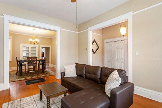 Foto del edificio - 820 W Silver St
