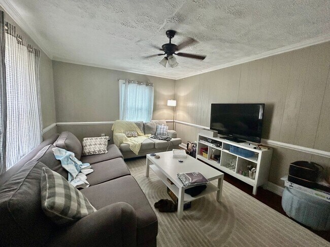 Foto del edificio - 647 Golfview Dr