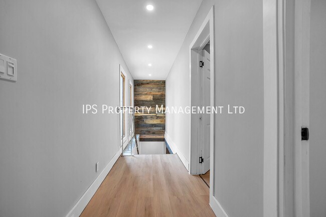 Photo du bâtiment - 2 Bed + Den | 1 Bath All inclusive