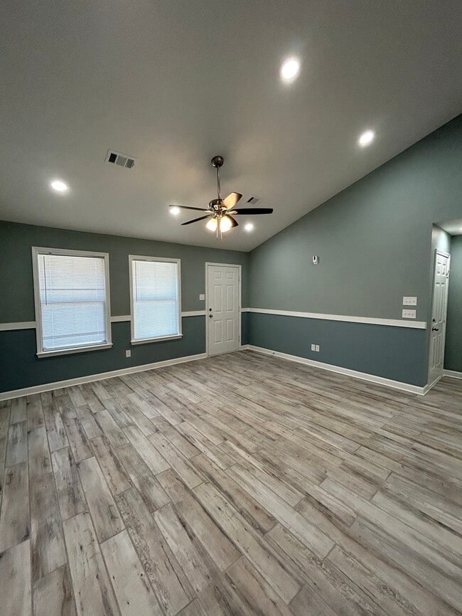 Building Photo - 65 Birchwood Dr