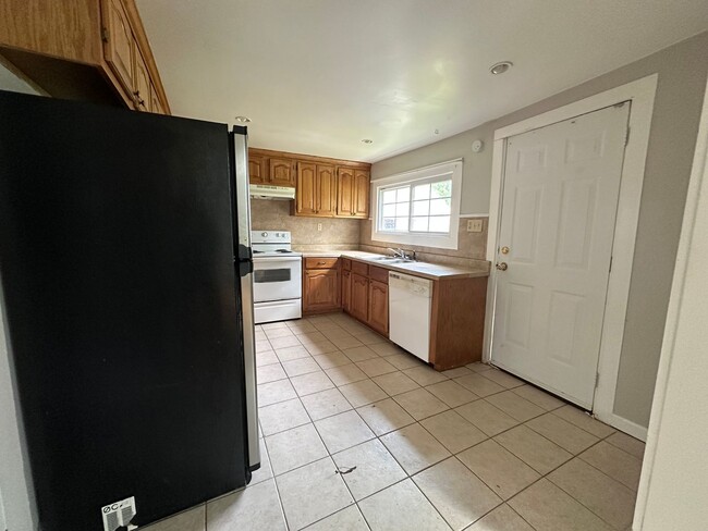 Building Photo - Welcome to this charming 3-bedroom, 2-bathroom home located in Atkins, AR