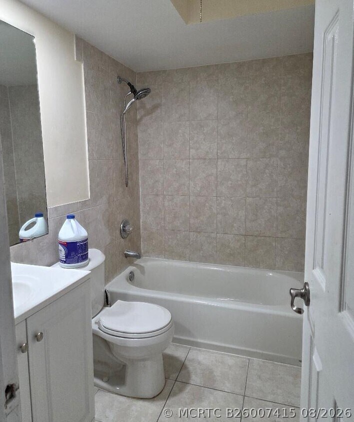Foto del edificio - 220 NW 43rd Ct