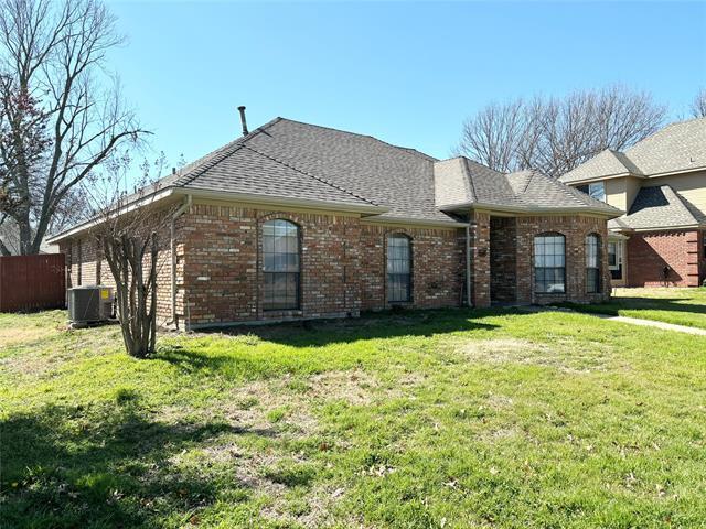 Building Photo - 2028 Sako Dr