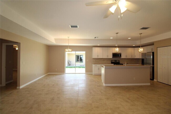 Foto del edificio - 3356 Howell Pl