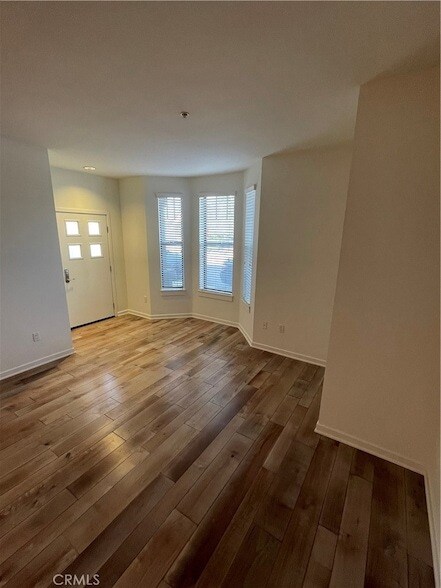 Foto del edificio - 530 S Primrose Ave