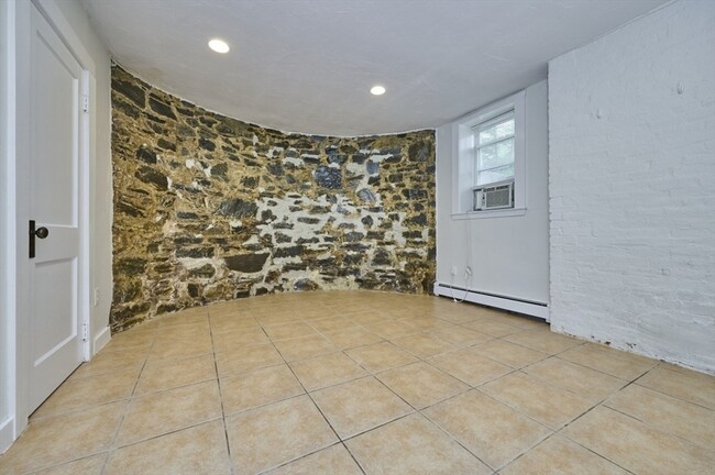 Building Photo - 340 Harvard St