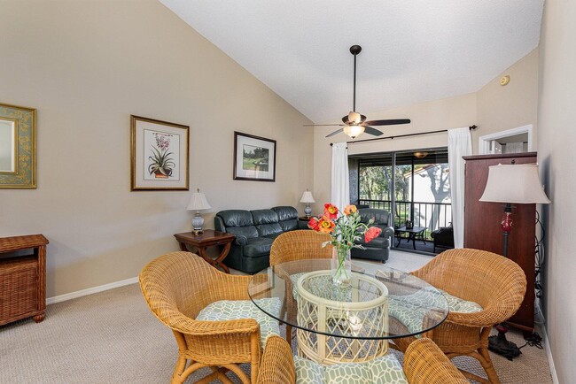 Building Photo - 1089 Country Club Dr