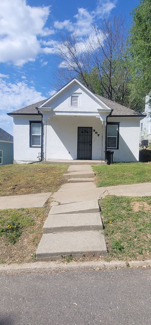 Foto del edificio - 2 Bedroom House Available With Backyard