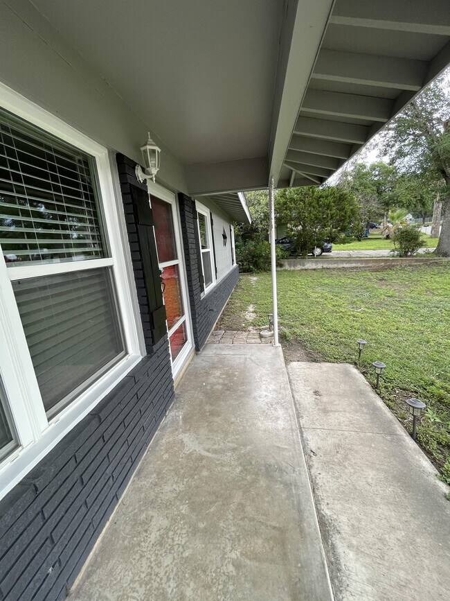 Building Photo - 419 Inspiration Dr