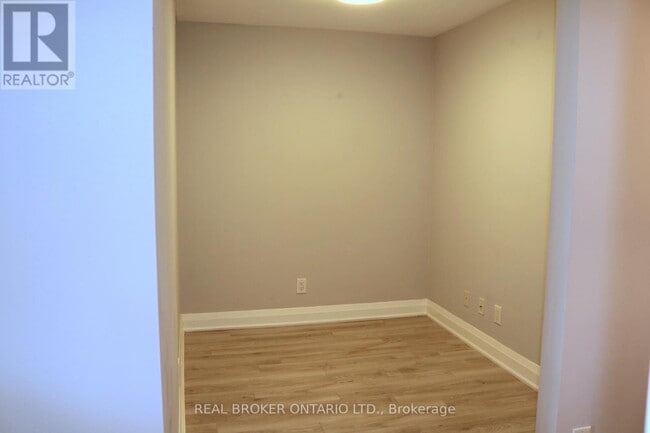 Building Photo - 20 N Park Rd