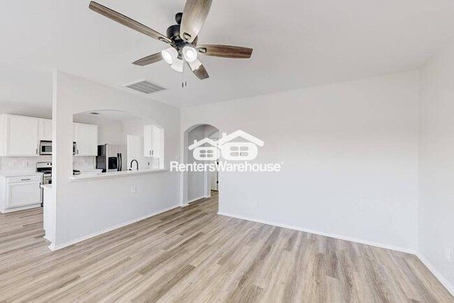 Foto del edificio - MOVE IN READY - 4 BED/2.5 BATH - ARLINGTON...